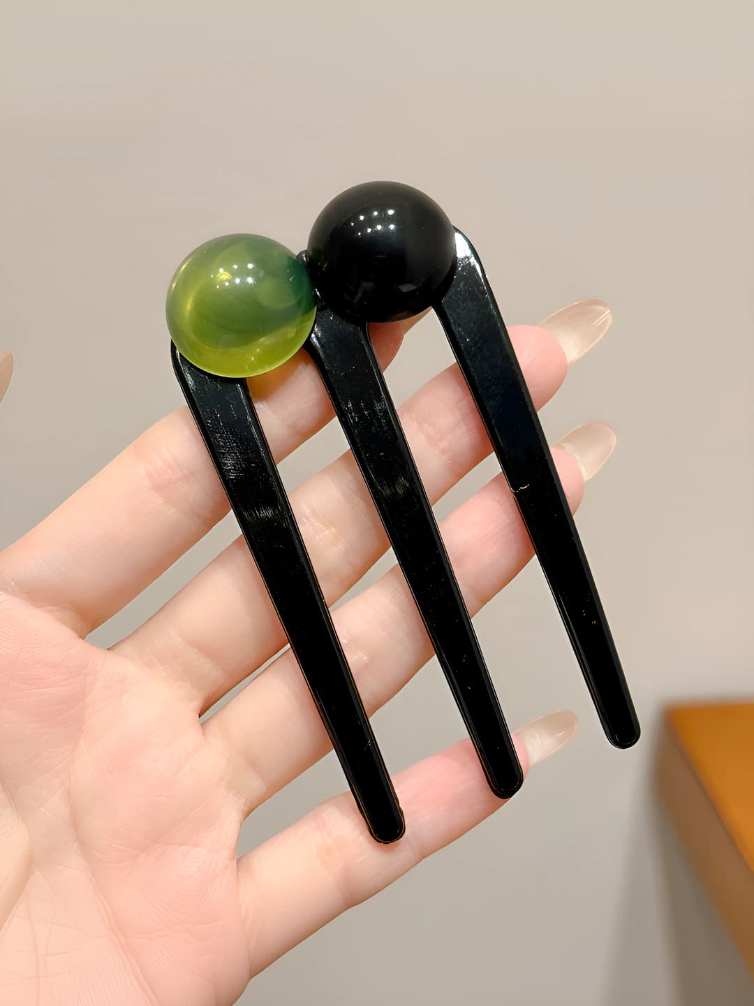 Green-black, 8 cm, half pearl 2 cm