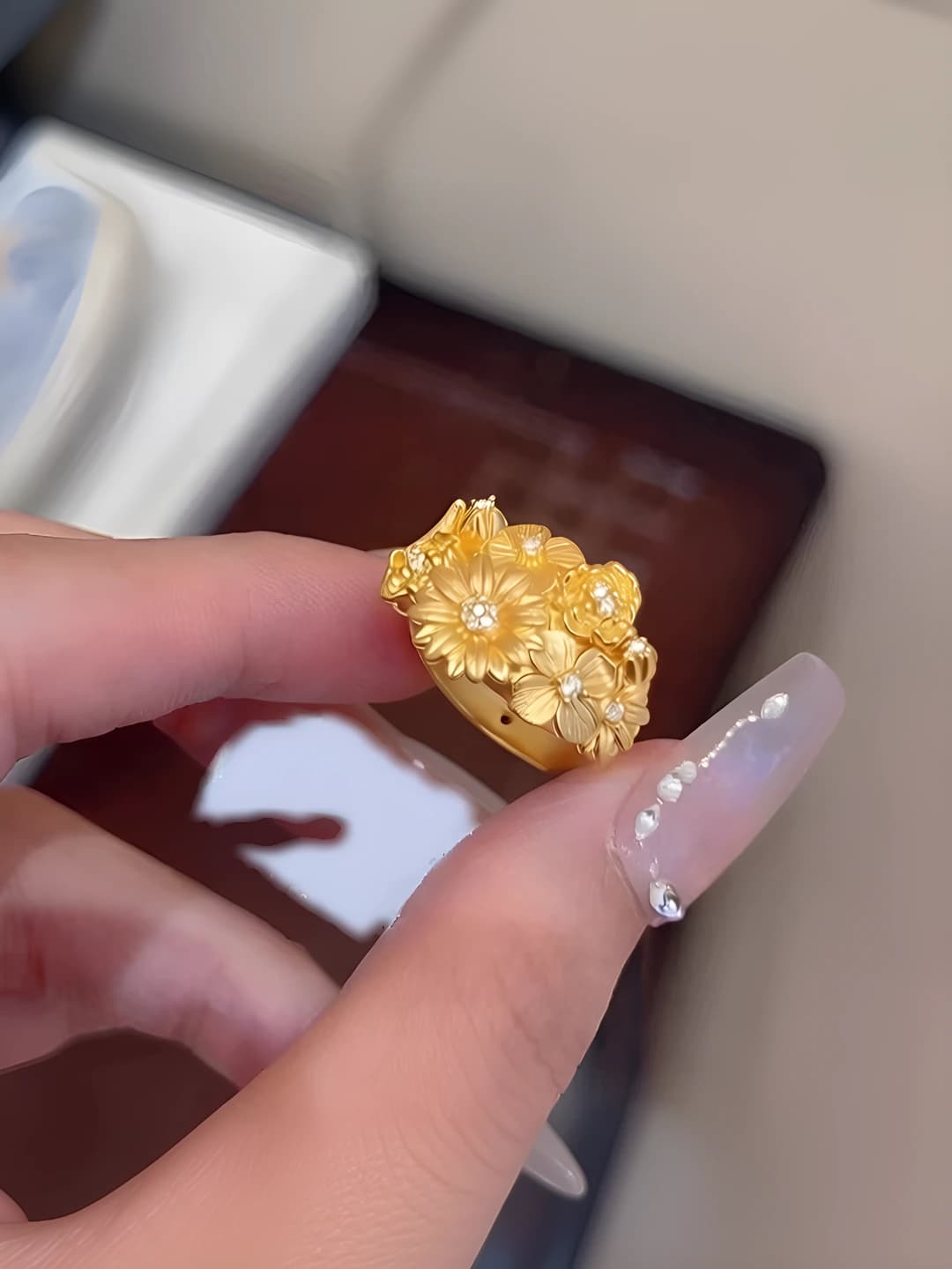 Women's gold floral design ring, Korean style, light luxury