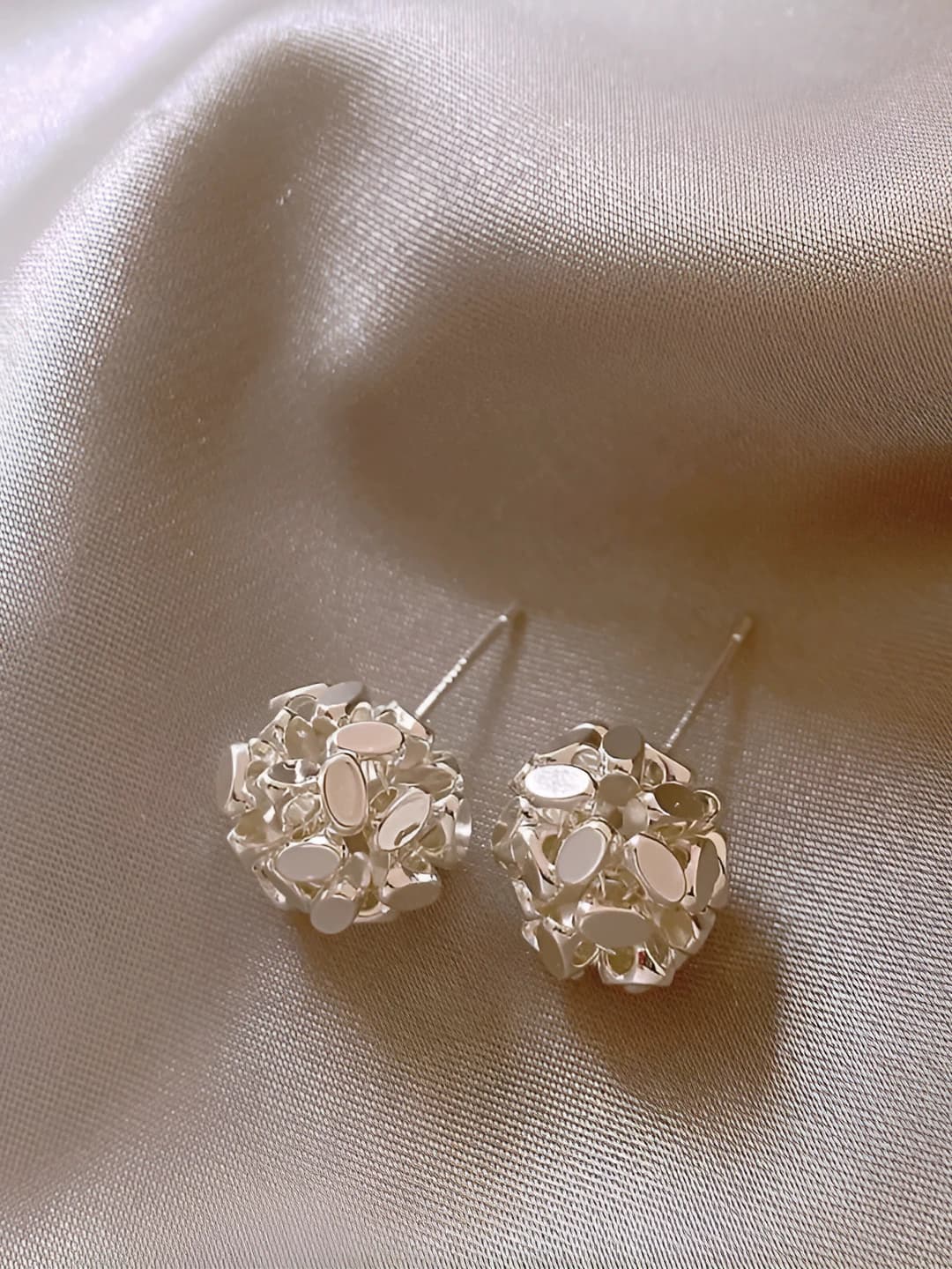 Серебряные пайетки-шарики