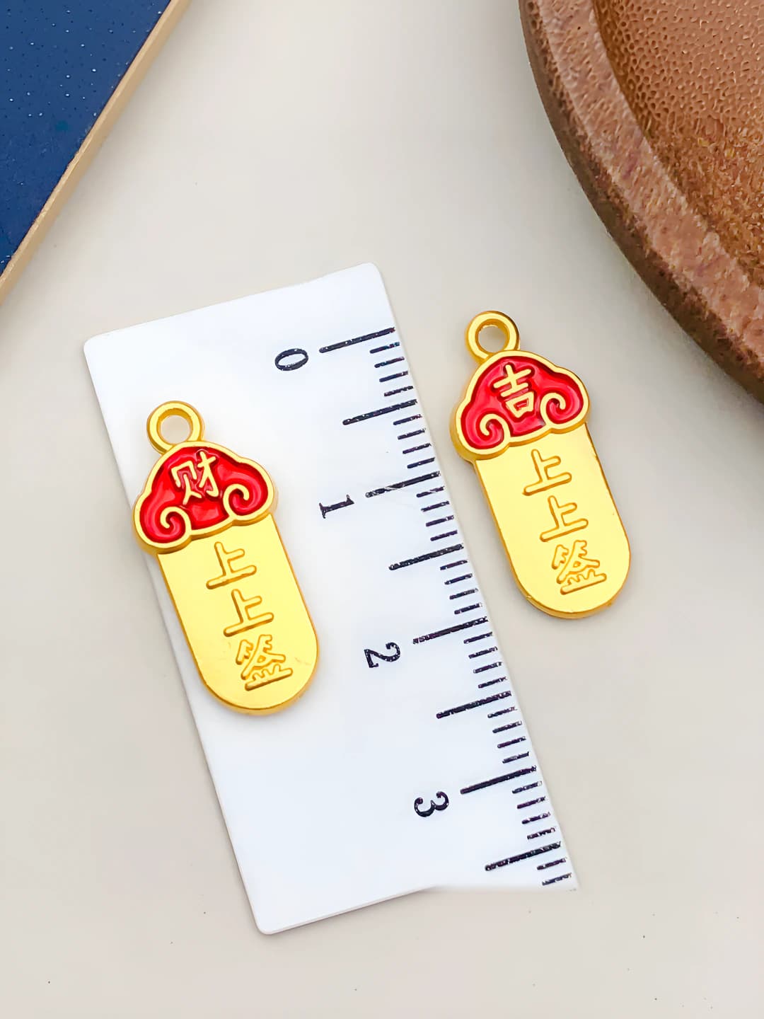 Red double-sided luck and success 21x9mm