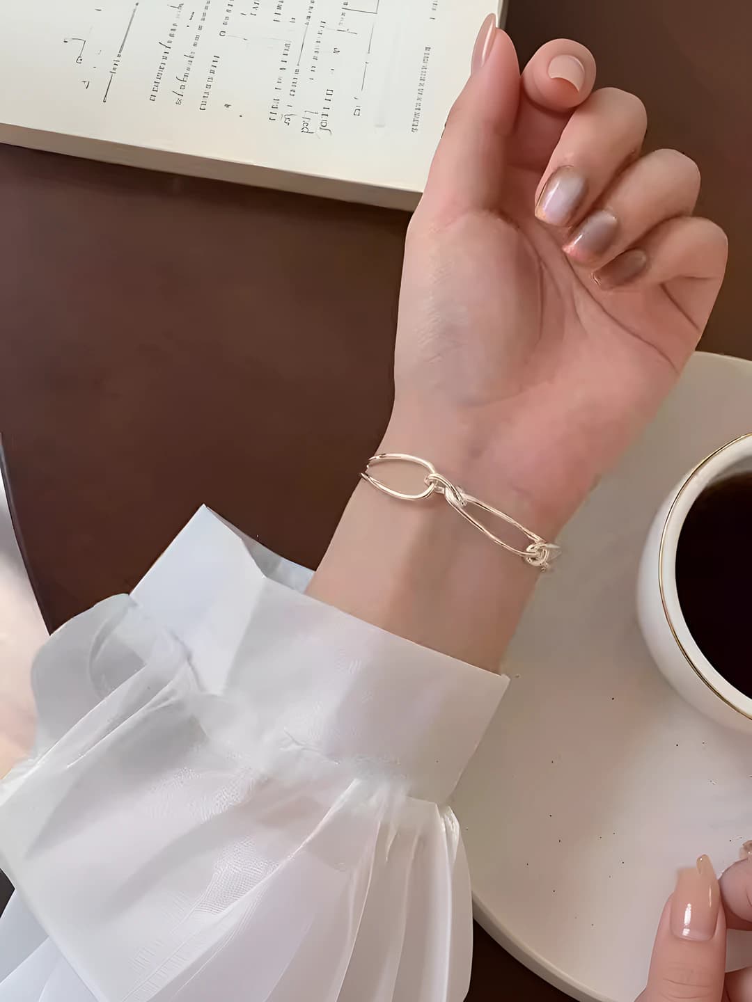 Women's bracelet with geometric shape and ring design element, with electroplating, in individual style