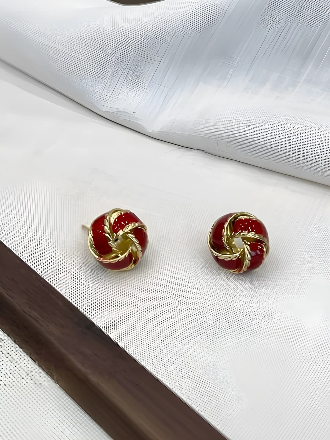 Красный