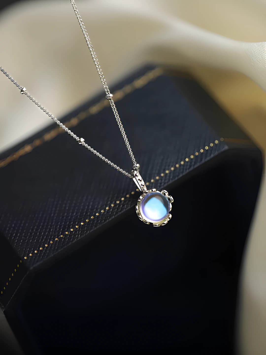 Dreamy blue necklace