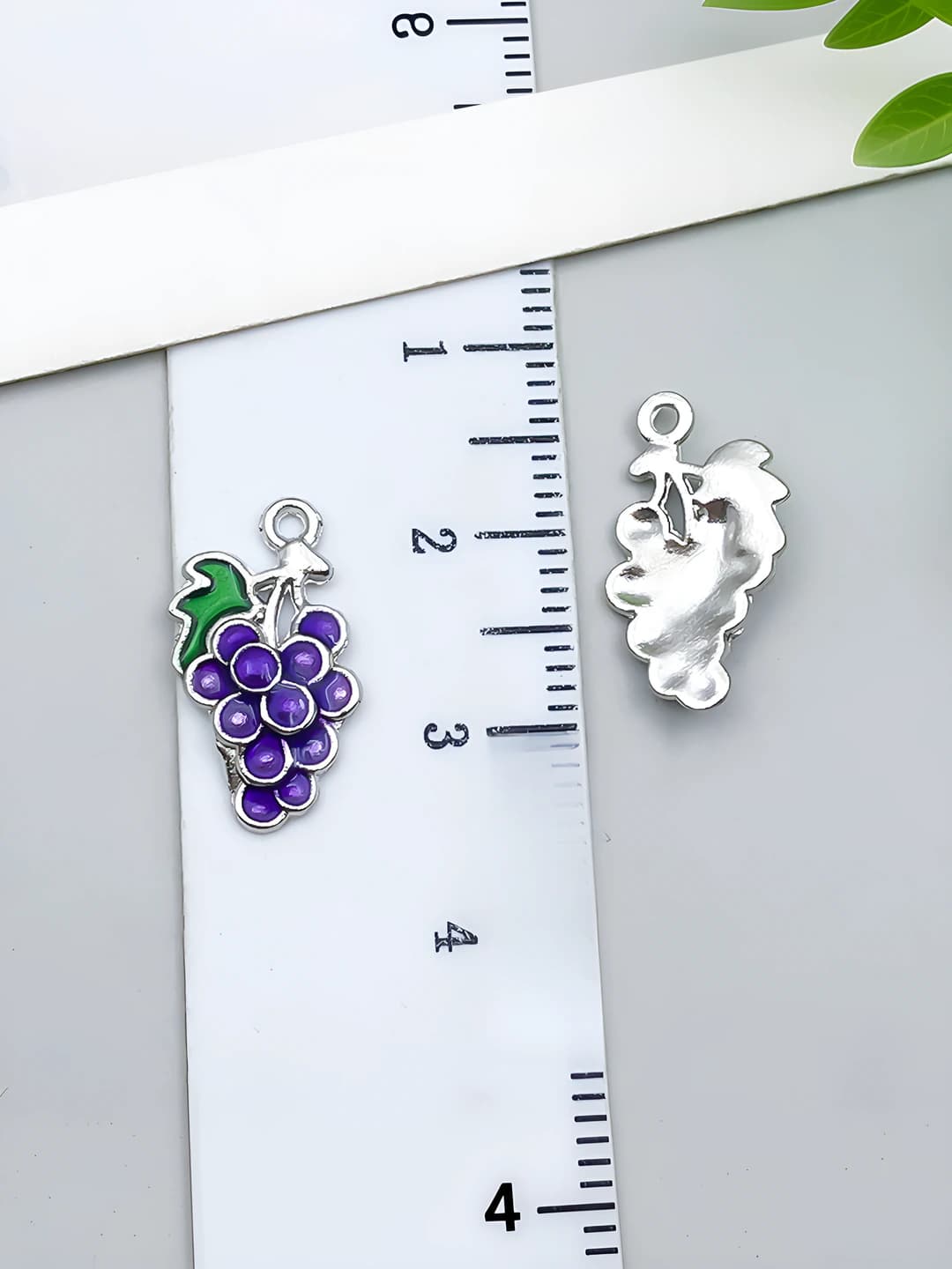 White K, purple grape, 10x17mm, 0.5g
