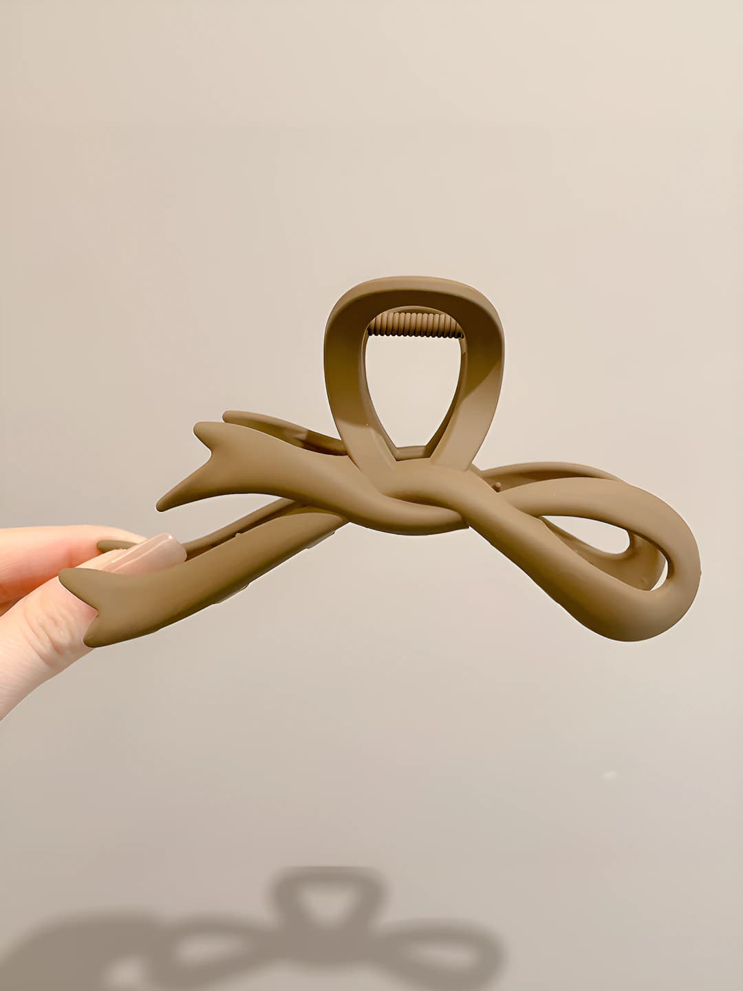 8# Light coffee bow clip 11 cm