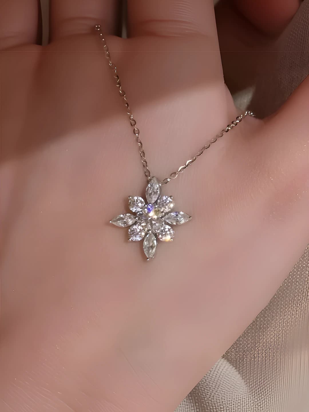 Серебряное кольцо с бриллиантами