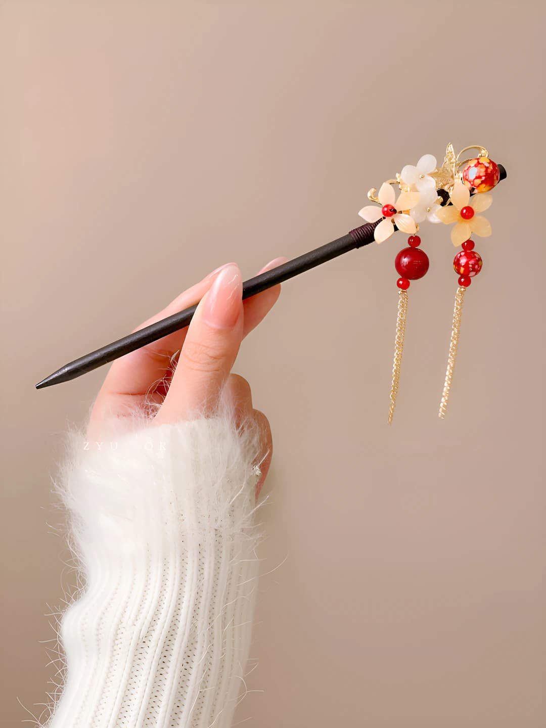 72# Three-leaf, acetate, pearl tassel hairpin