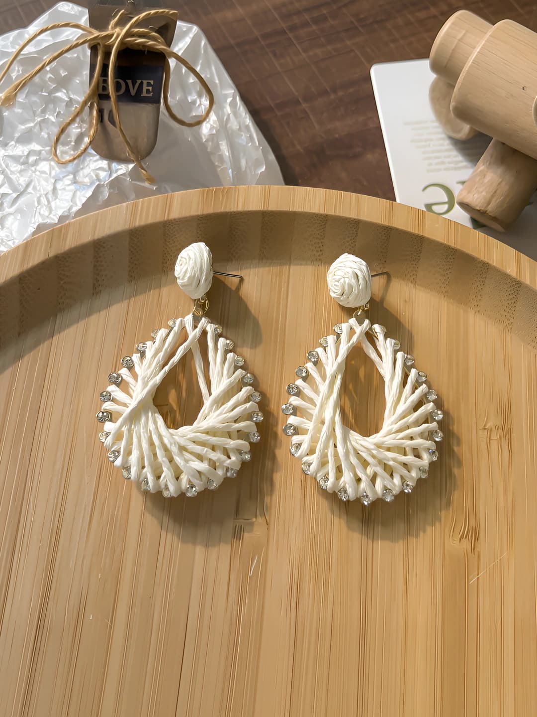 Off-white woven drop studs