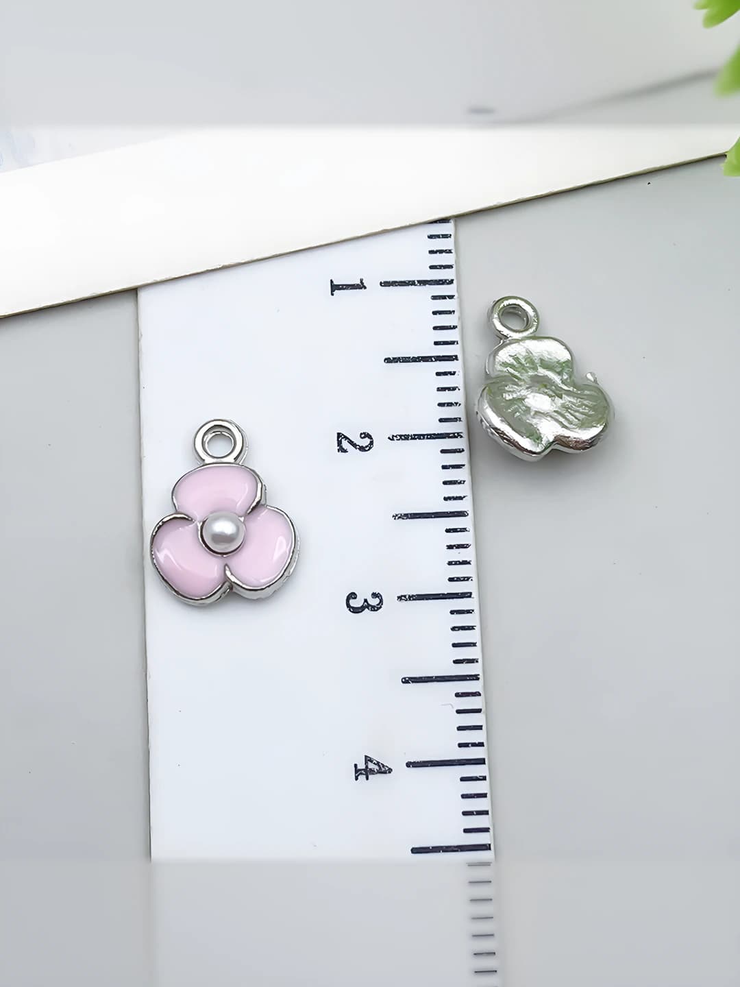 White K, pink, 9x12mm, 0.5g