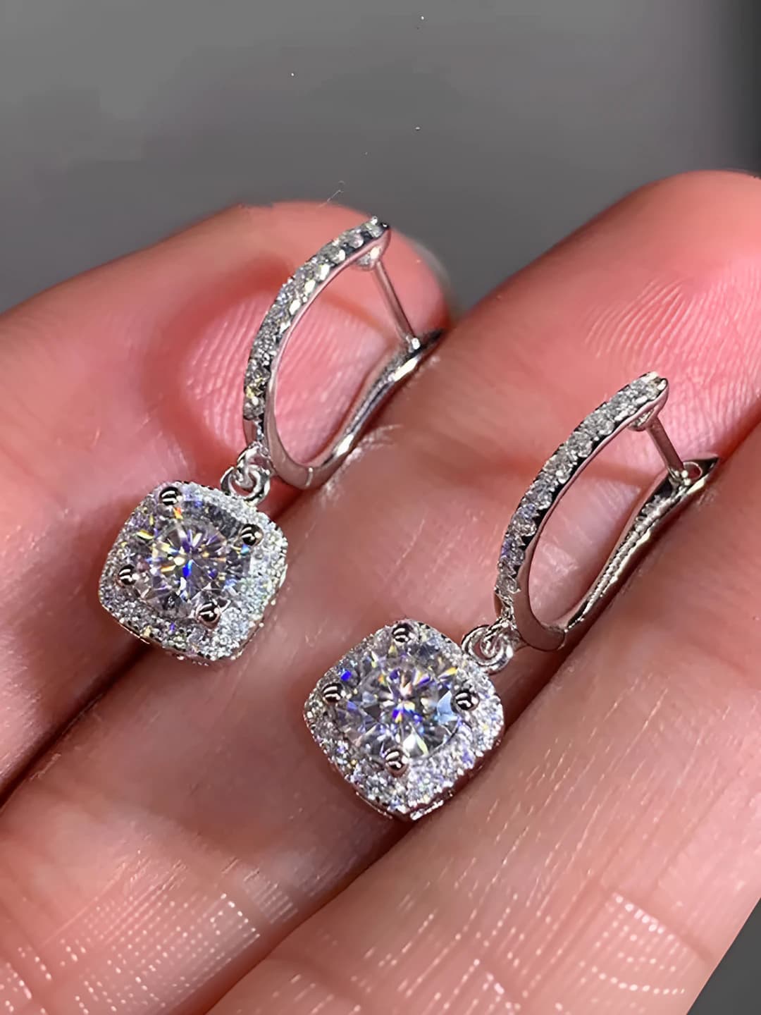 Women's geometric earrings with zirconia