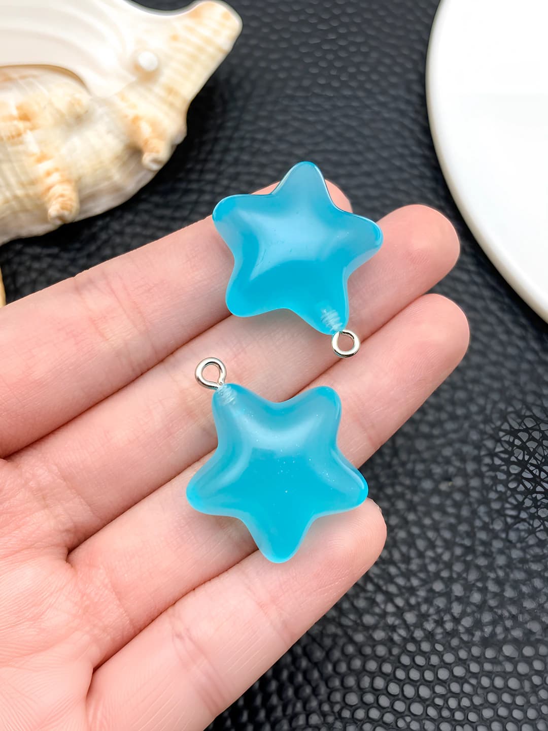 1 dona Ko'k smola yorug' yulduz 27x23x13mm-3.5g