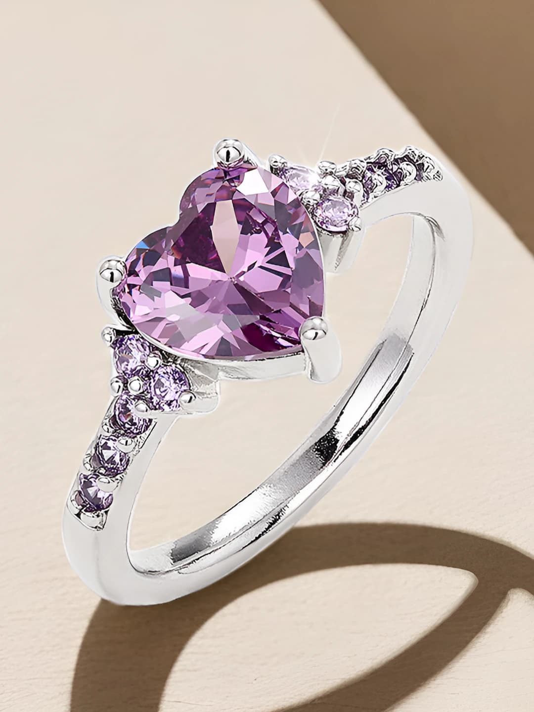 Women's princess style heart-shaped ring with zircon