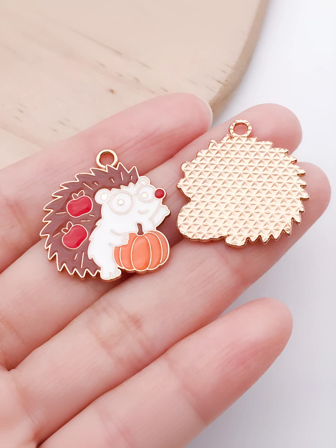 1 pc brown resin, apple, pumpkin, 25x23mm-1.95g-25237