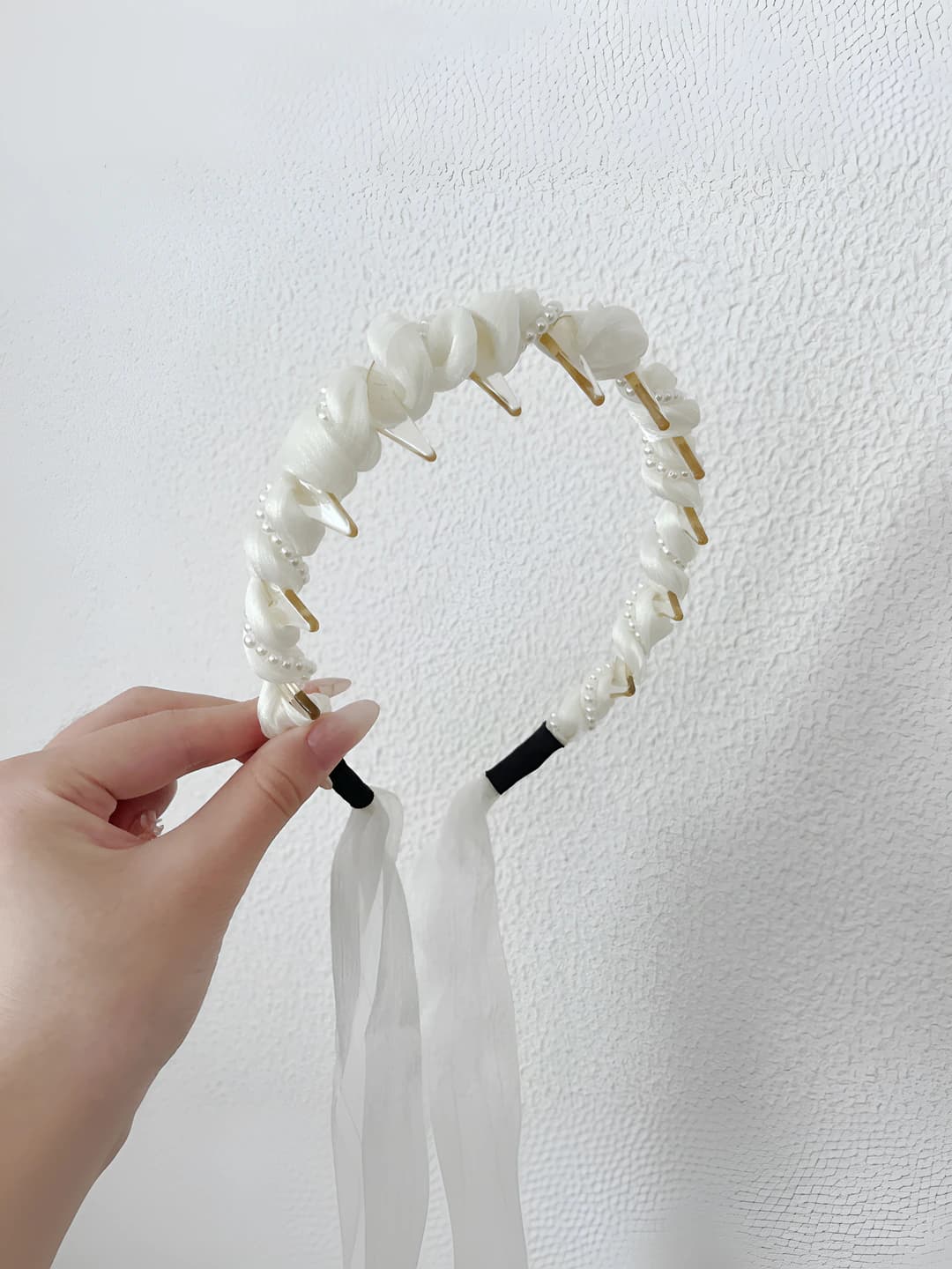 Wavy pearl headband beige