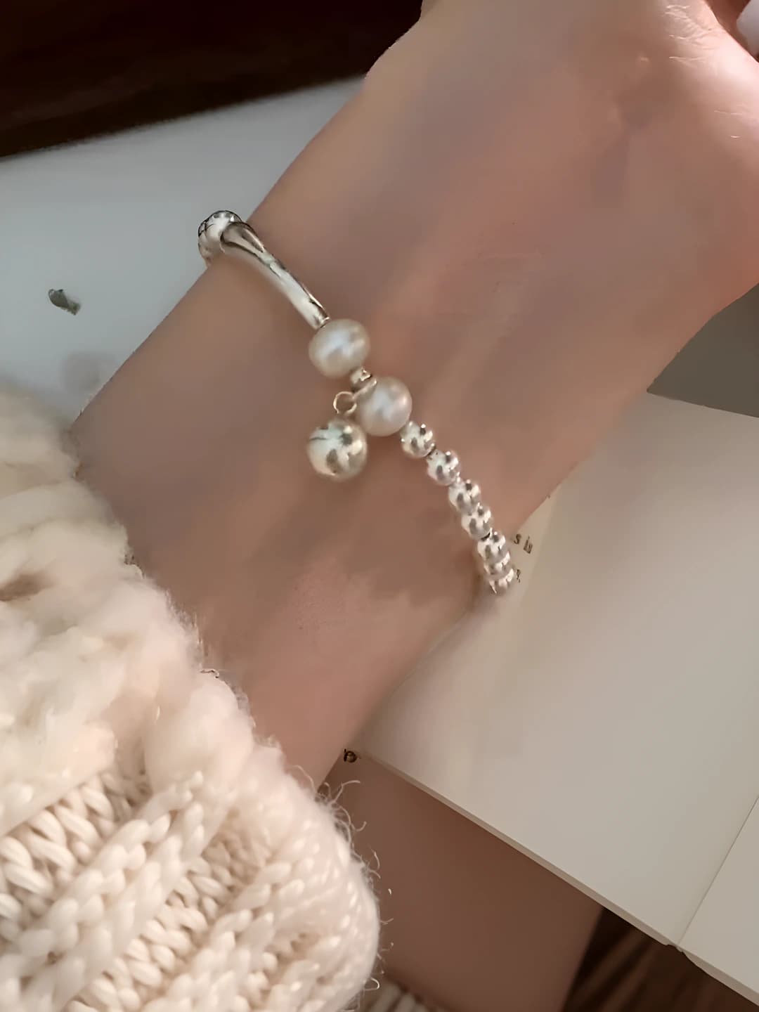 Women's Korean style light luxury bracelet, geometric design with ring and line elements, oval shape, casual, individual, simple and versatile