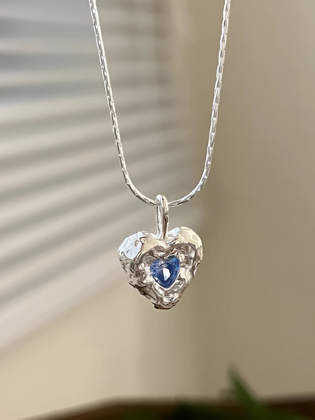 Silver pleated heart necklace 0110