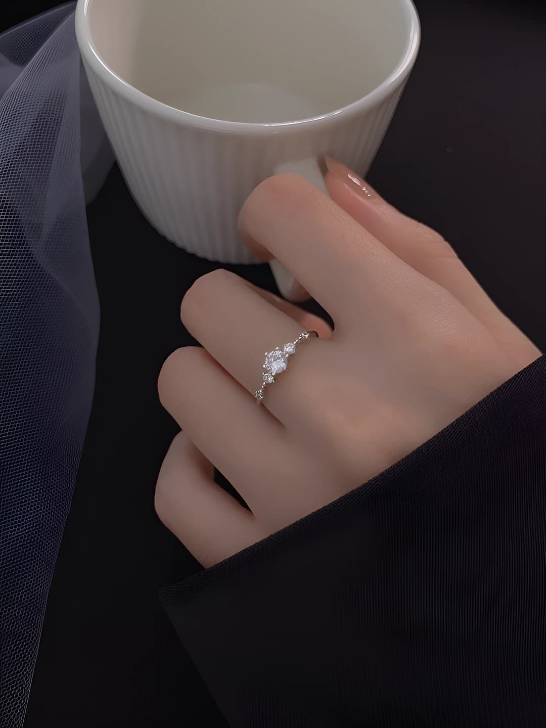 Women's six-prong open ring with bright stones, geometric design, gold plating, light luxury style, Valentine's Day gift