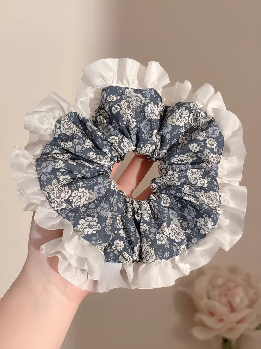 Grey lace, 17 cm