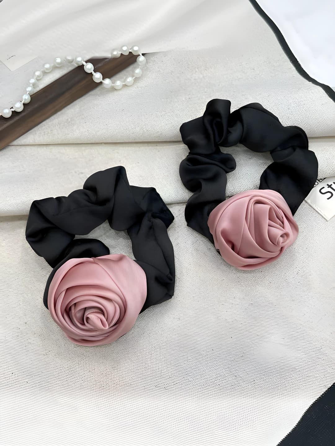 Women's floral scrunchie hair tie