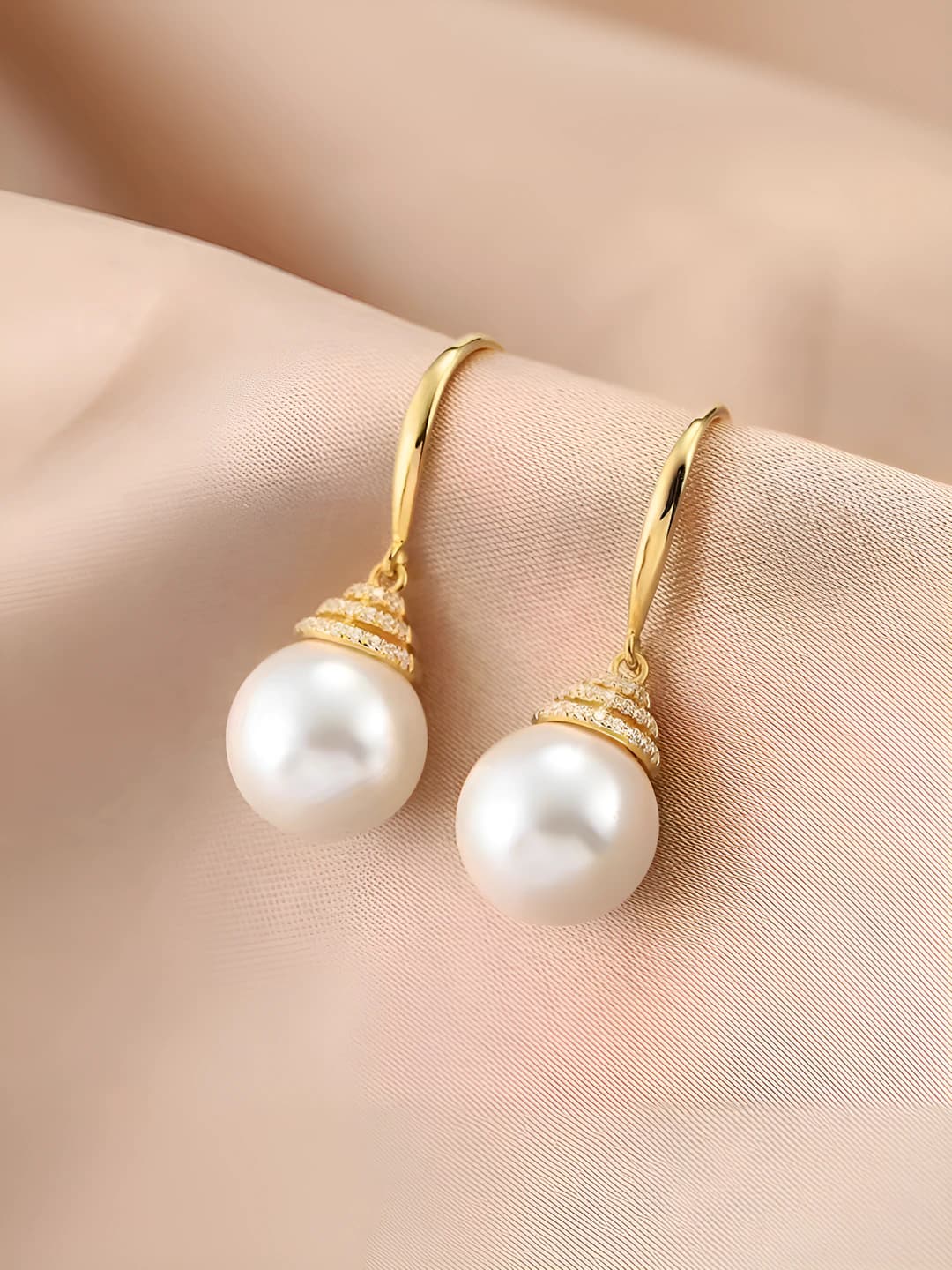 Women's pearl drop earrings in French retro style, gold color, geometric shape, imitation pearl