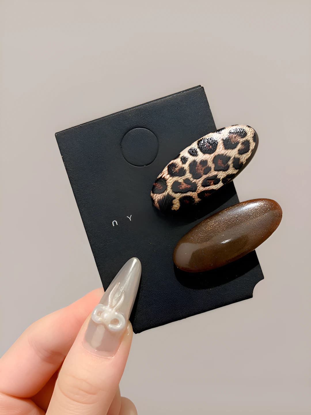 Kofe rangli leopard 2 ta to'plam 4 sm