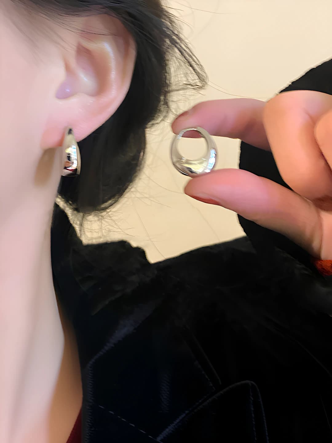 Women's geometric oval cut-out earrings, Korean style, sweet and edgy style, copper material
