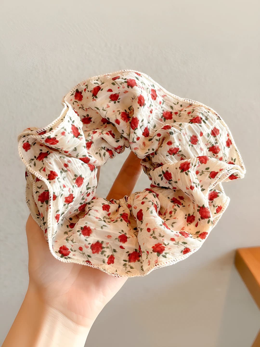Floral circle - apricot ~15 cm
