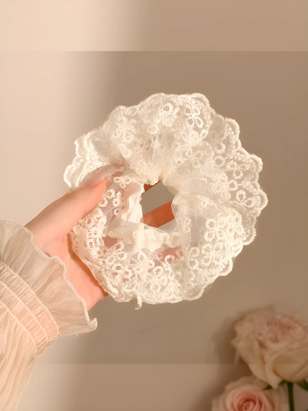 Four-leaf clover lace off-white scrunchie - 16CM