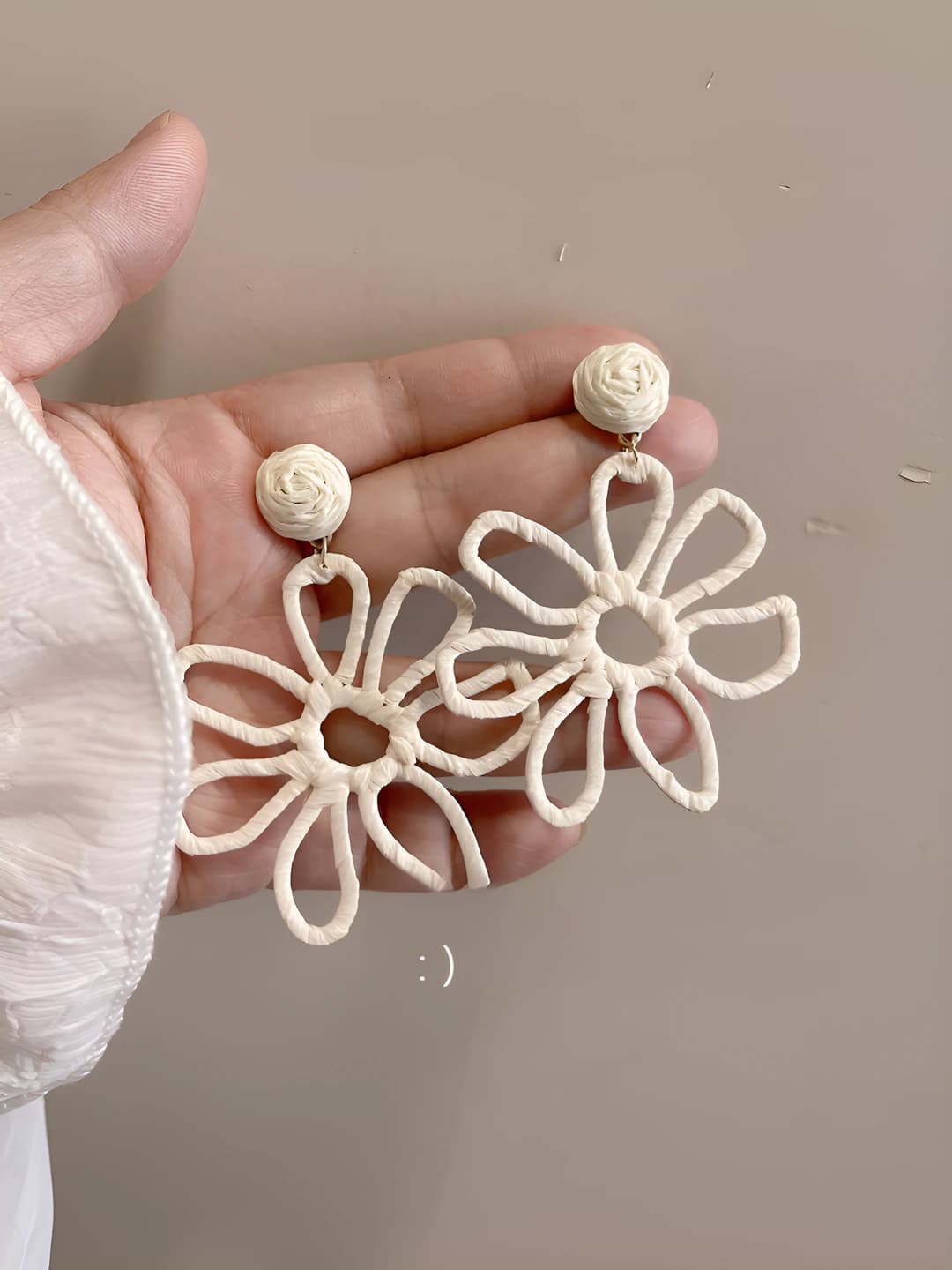 White woven large flower