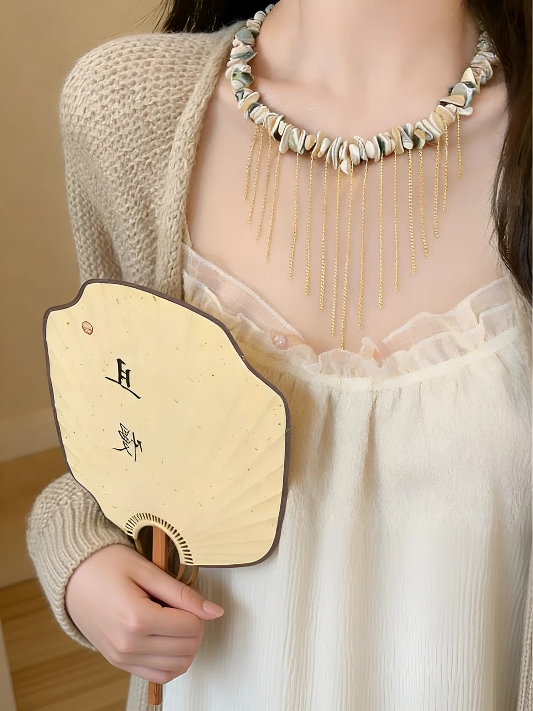 Women's shell beaded necklaces: textured design, snake-shaped collar chain, sweater chain