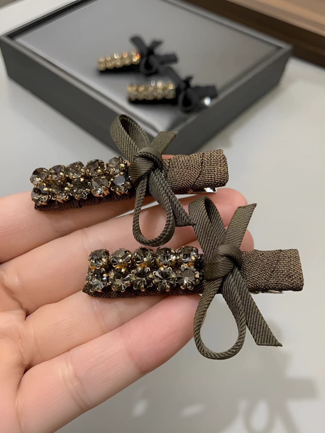 Women's hair clips and combs in Korean style with rhinestones and a bow