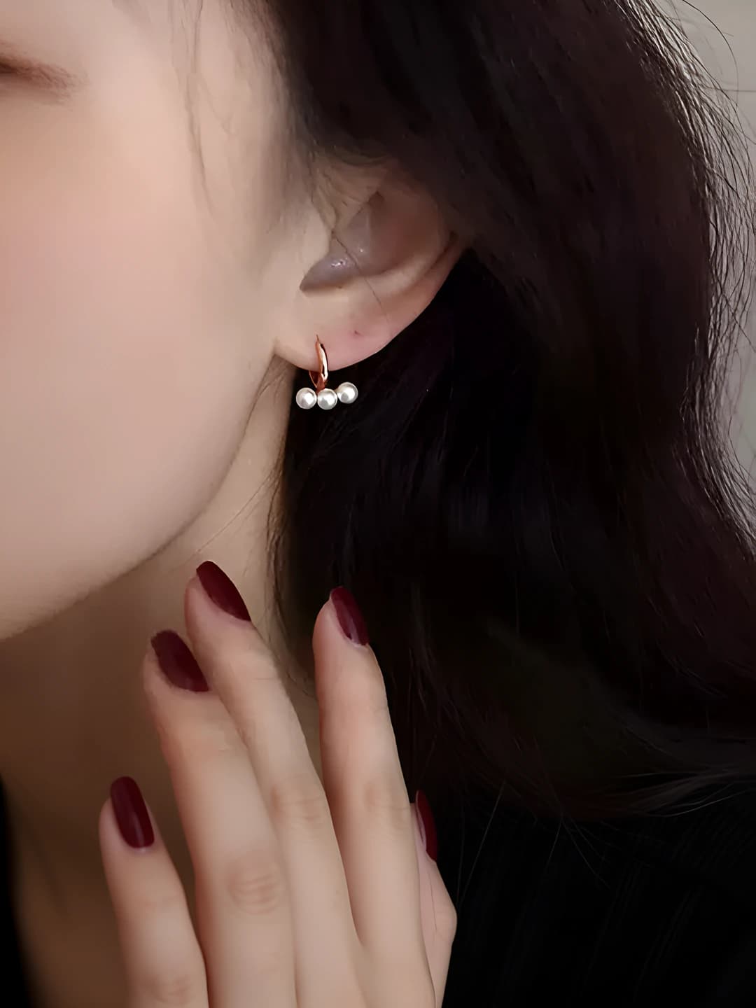 Women's retro pearl hoop earrings, geometric shape, elegant design