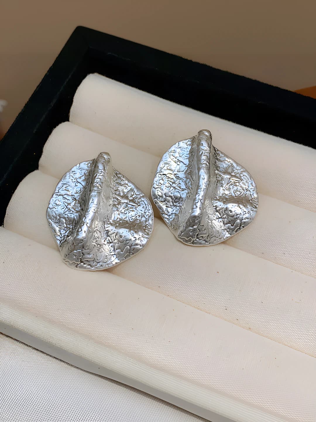 34 Silver pin - Silver