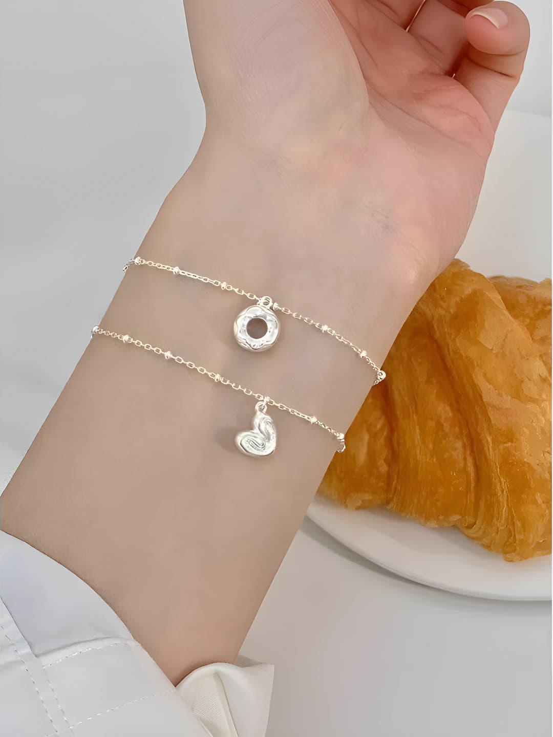 Women's chain bracelet with heart charm, brass with silver plating, ins style, design element