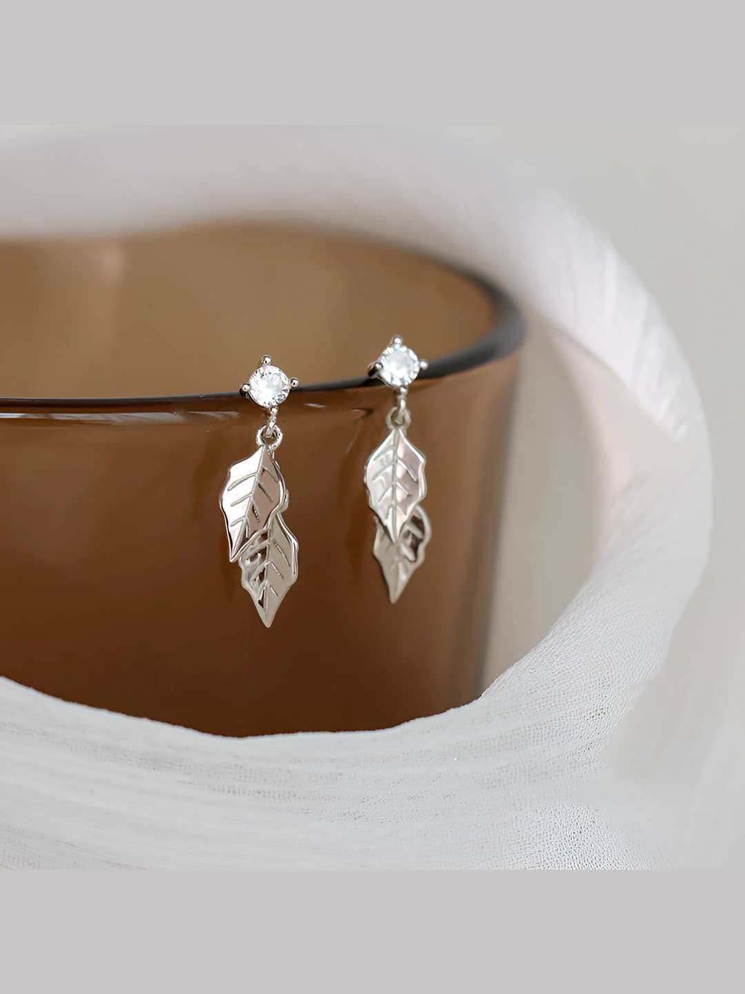 Women's leaf-shaped drop earrings with original design