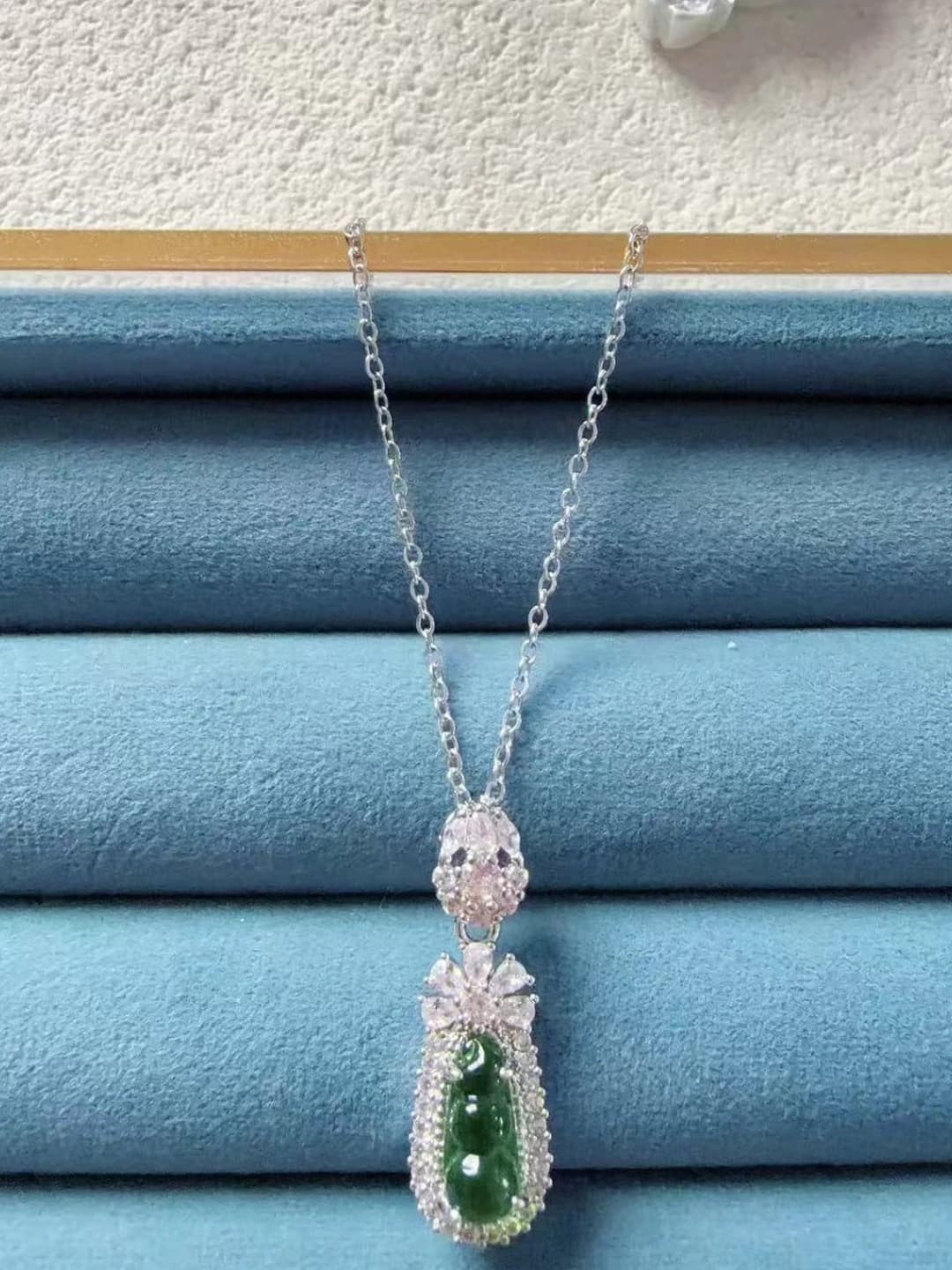 229 Love bean - Silver green