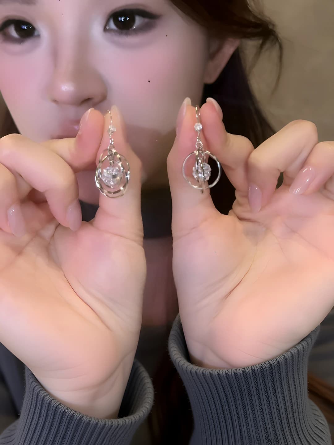 Women's retro geometric zircon earrings in light luxury style