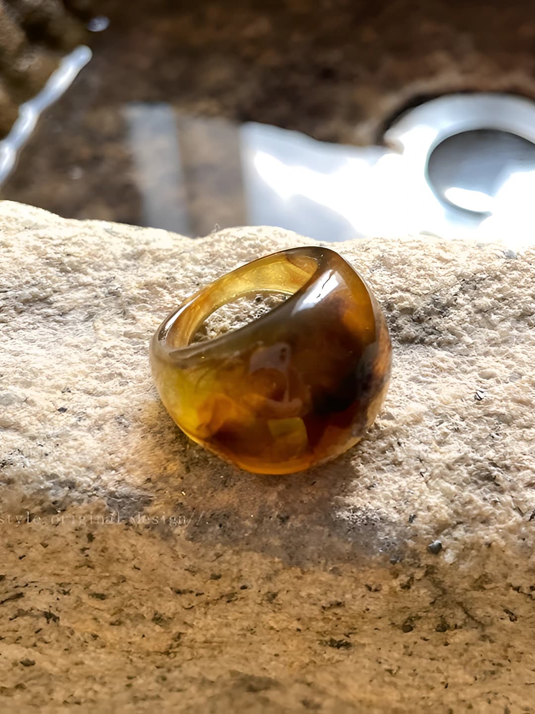 Amber resin ring, US 8