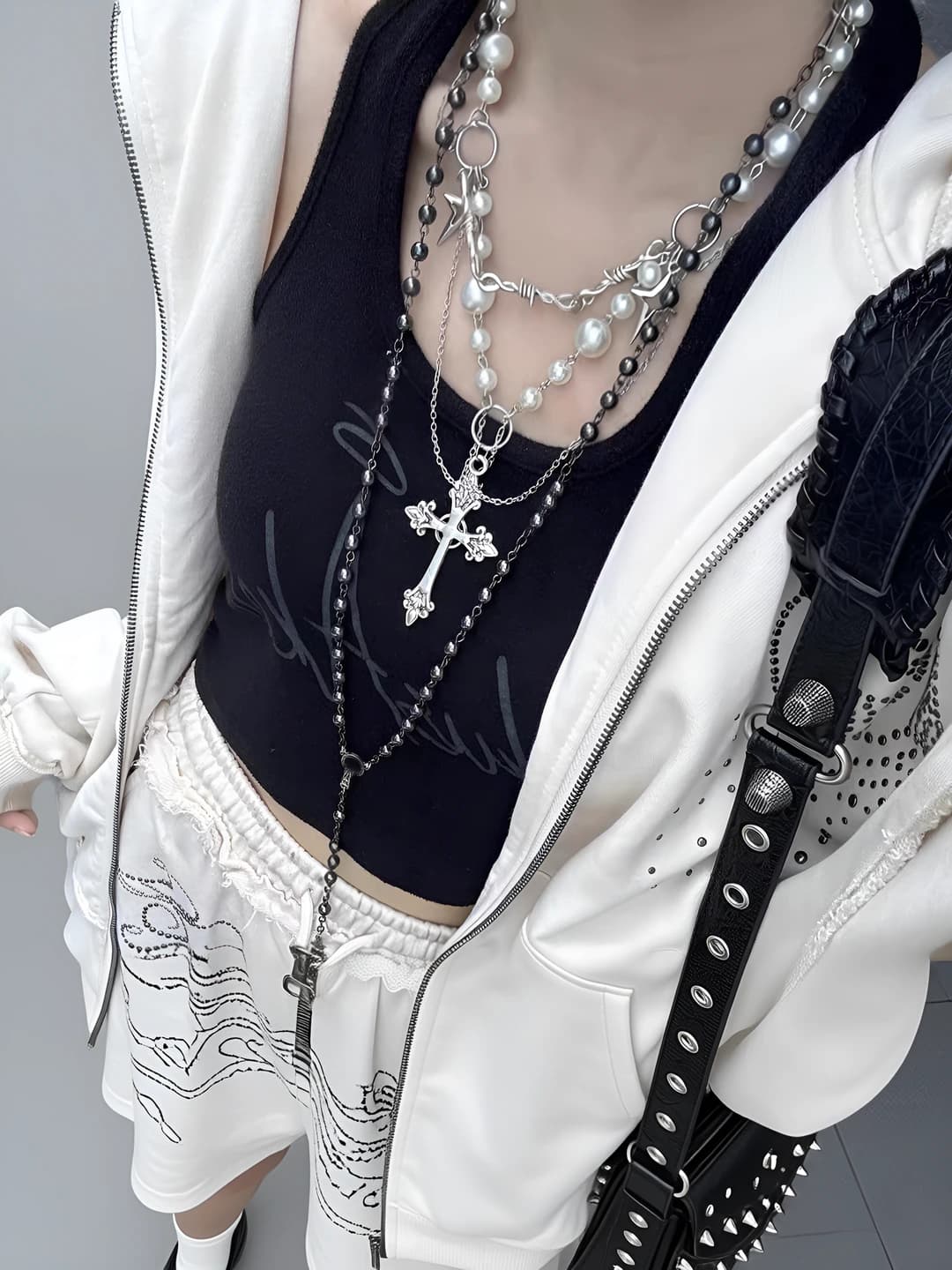 Ayollar uchun qatlamli xoch marjon: imitatsiya marvarid, Y2K gotik choker, punk, sviter uchun
