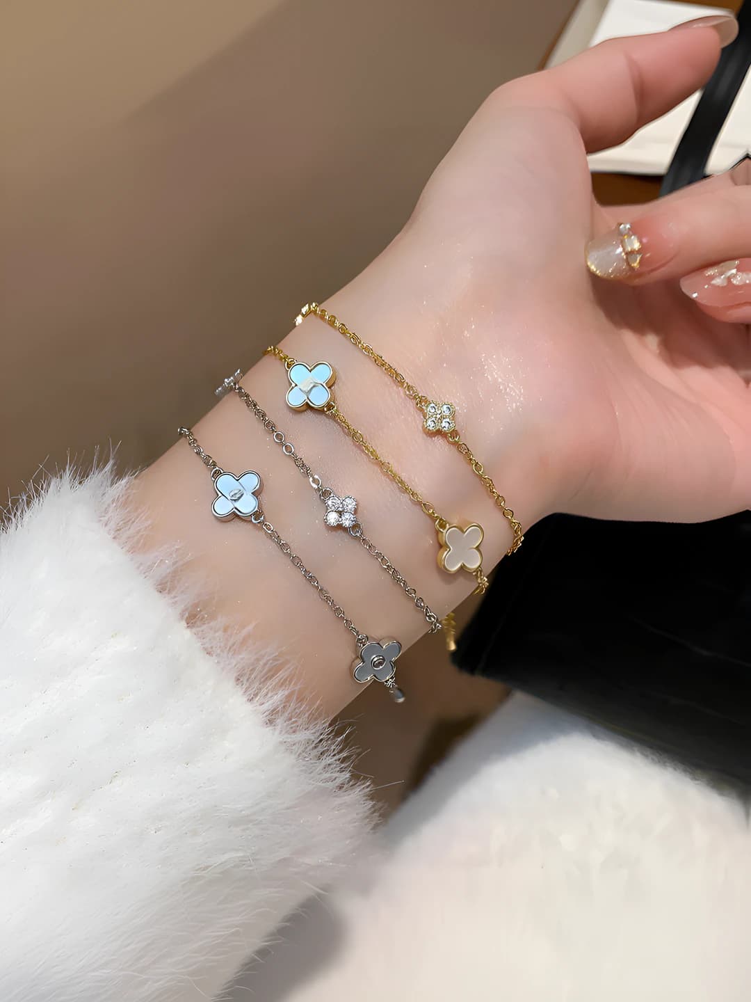 Women's two-layer bracelet with zircon flowers, light luxury style, simple design