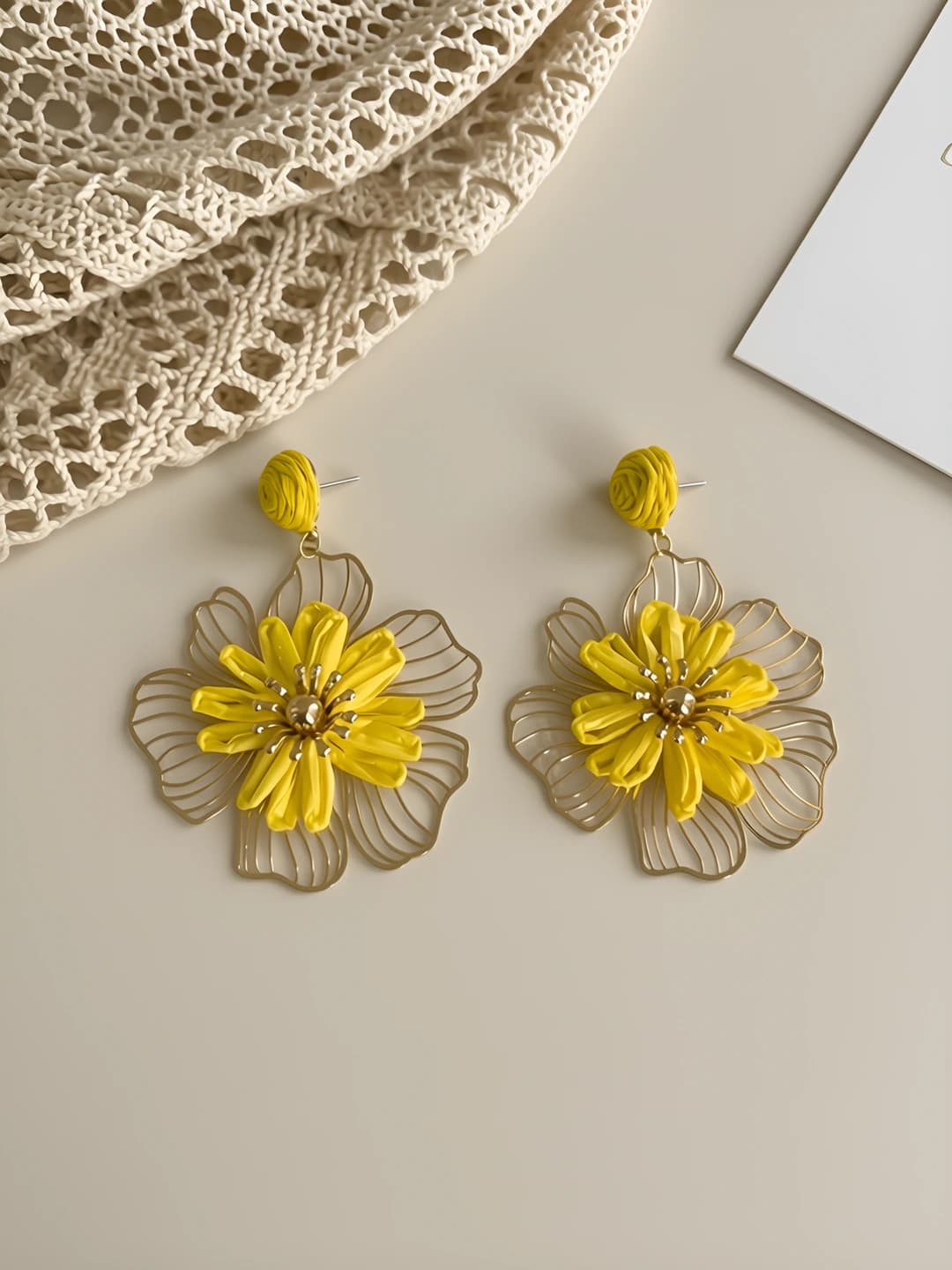 Yellow straw flower earrings - 7.5 cm