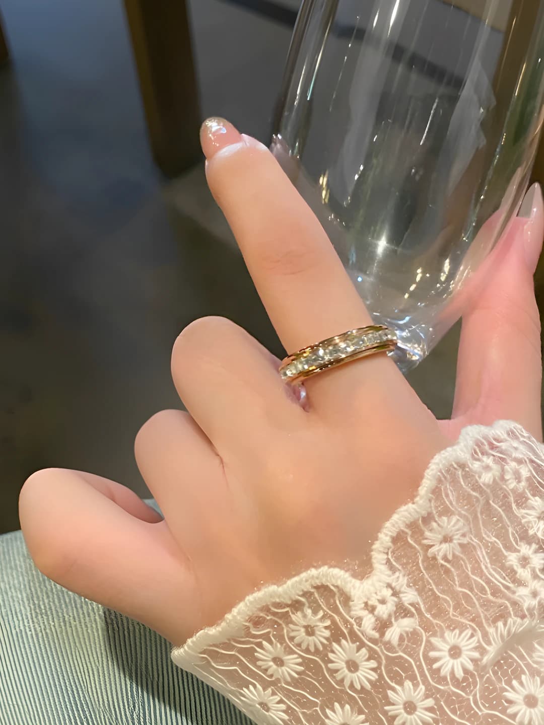 Rose gold, rotating, single row diamonds (titanium)
