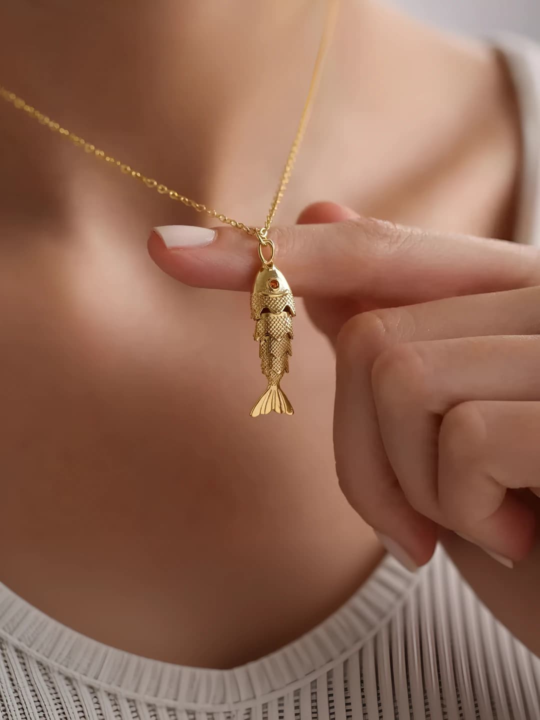 Medium fish, 4 scales