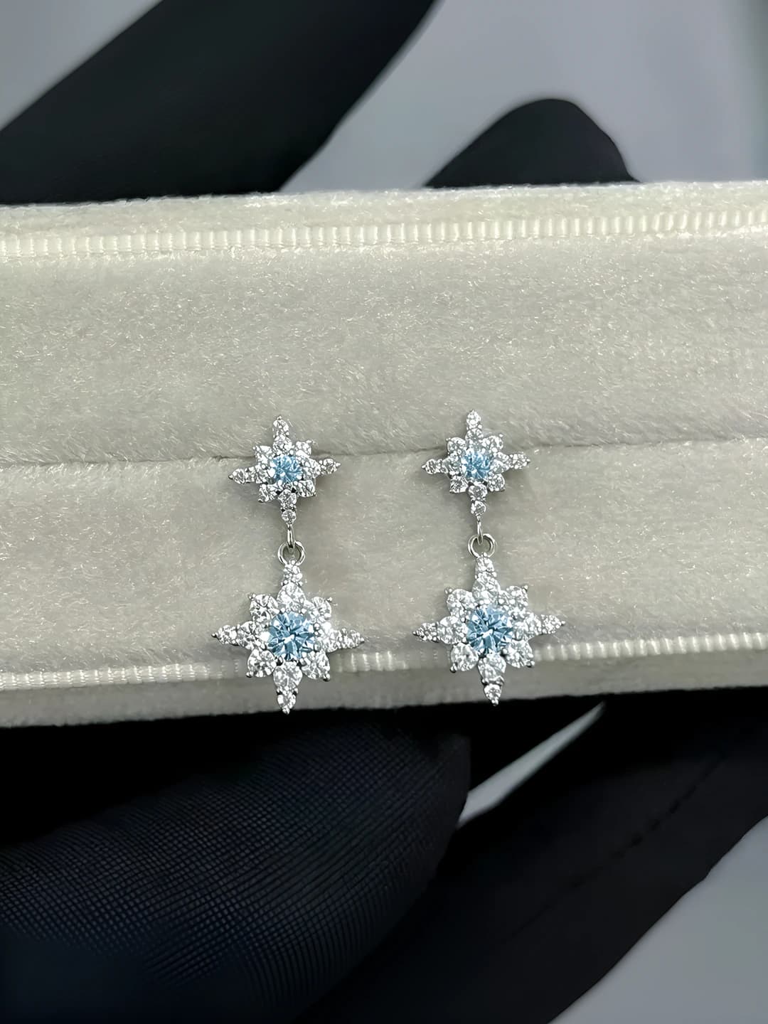316L titanium steel star-shaped drop earrings, full zircon, light ocean blue, sparkling zircon, eight-pointed star pendant, geometric design element, sweet cool style