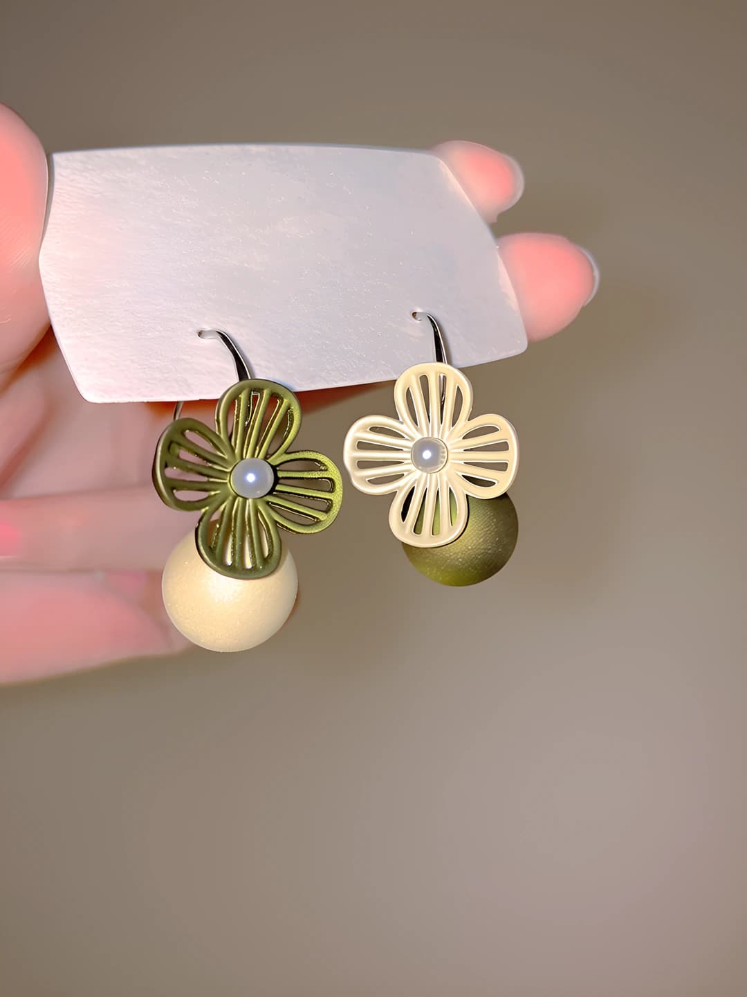 Women's silver post 3D flower and pearl earrings in Korean style for summer