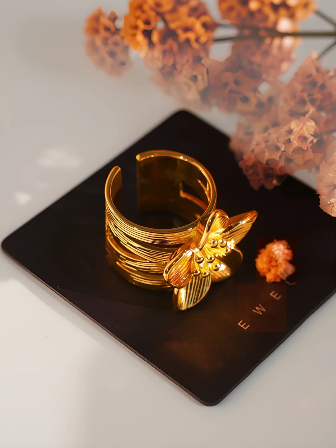 Floral open ring, gold
