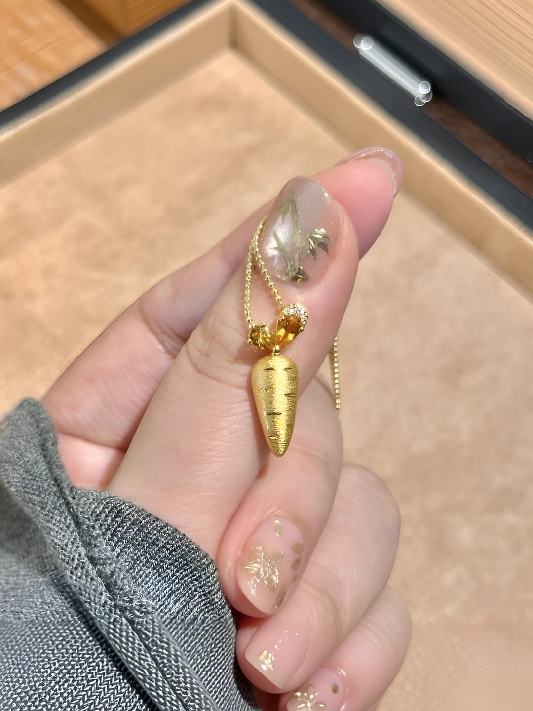 Women's carrot pendant necklace, geometric shape, gold-plated finish