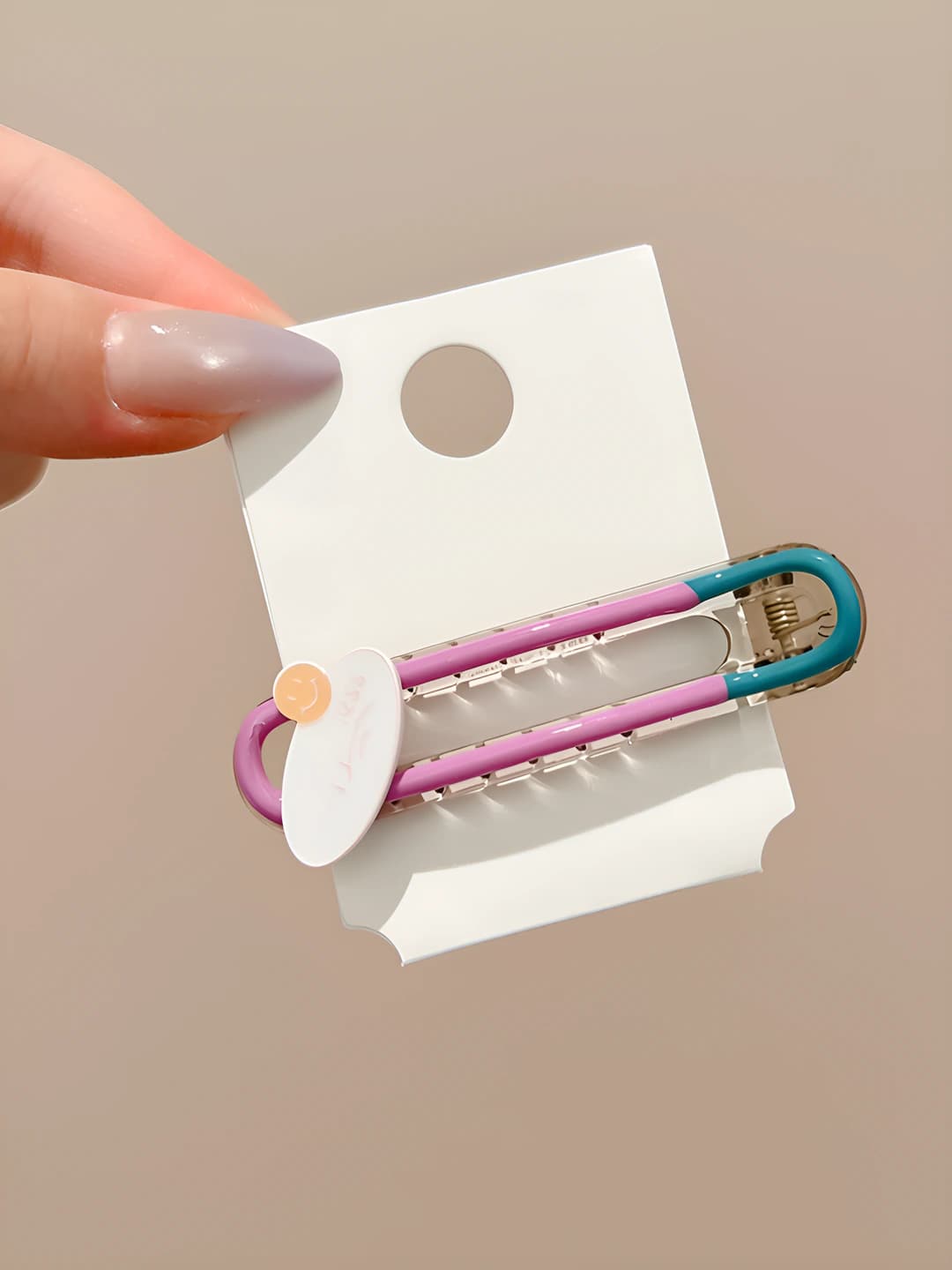 Purple-green contrast clip, 6.8 cm