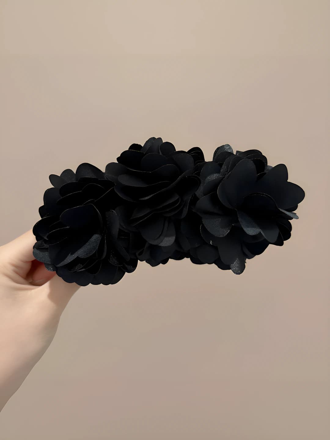 2# Black banana clip, ~10 cm