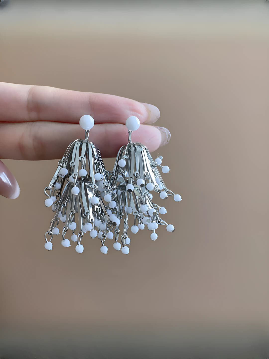 Silver post - Silver - White